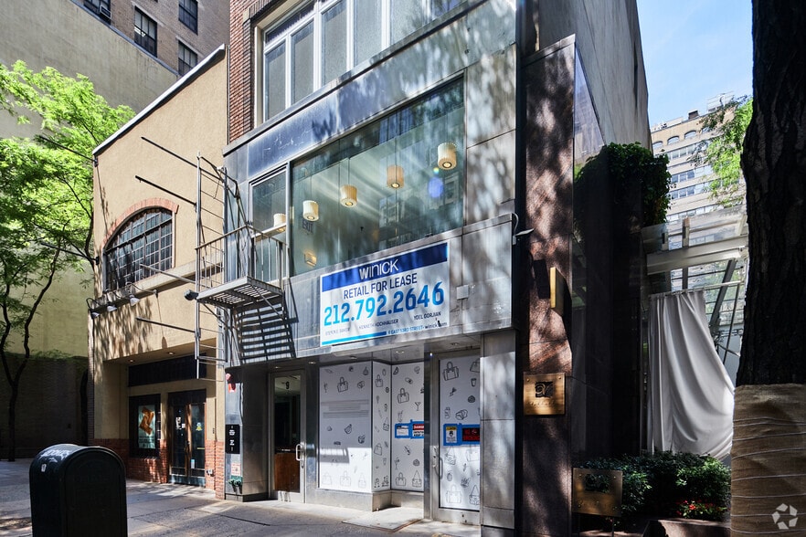 9 E 53rd St, New York, NY à louer - Photo de l’immeuble – Image 3 sur 4