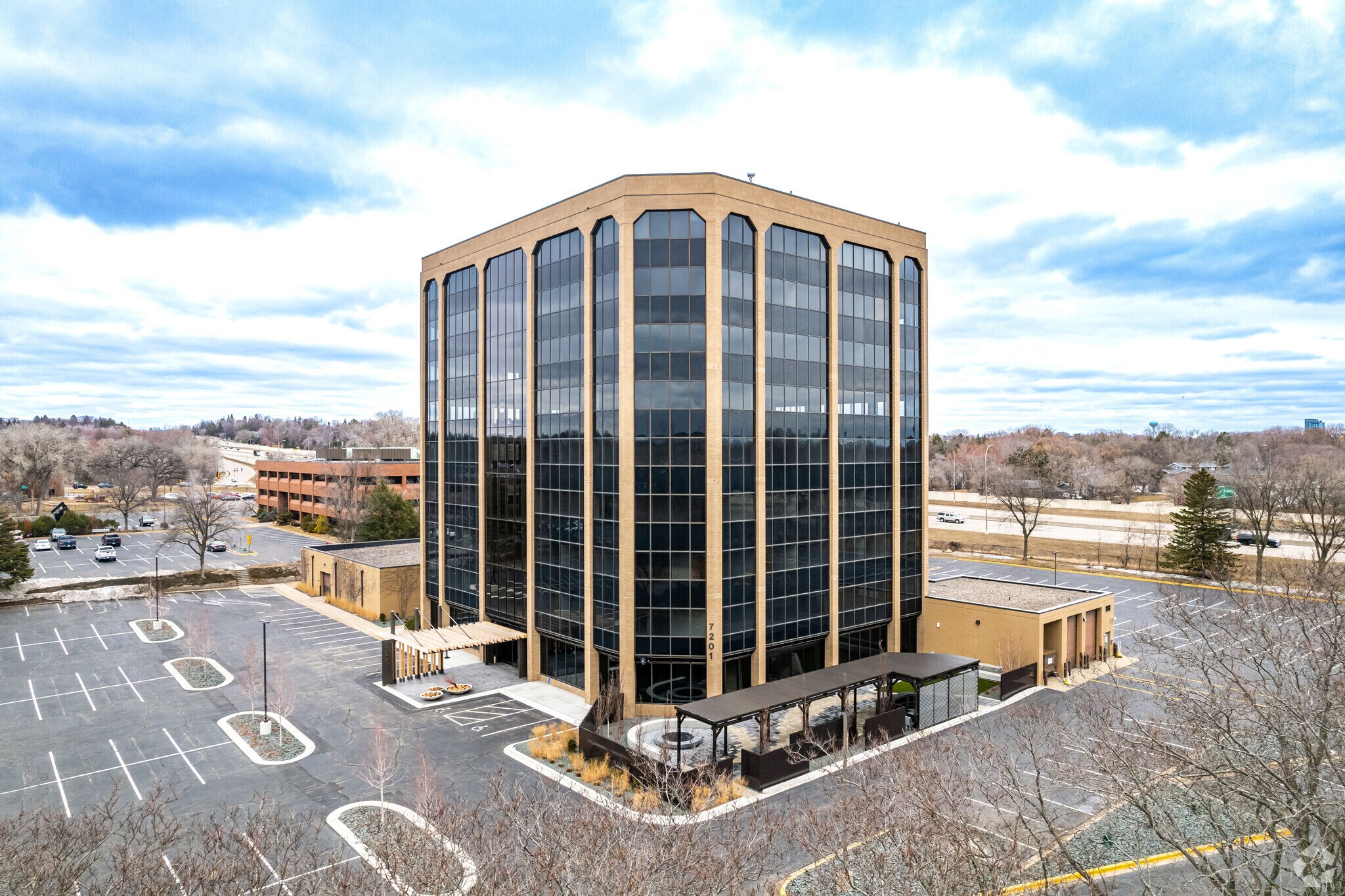 7201 Metro Blvd, Edina, MN à louer Photo principale– Image 1 sur 25