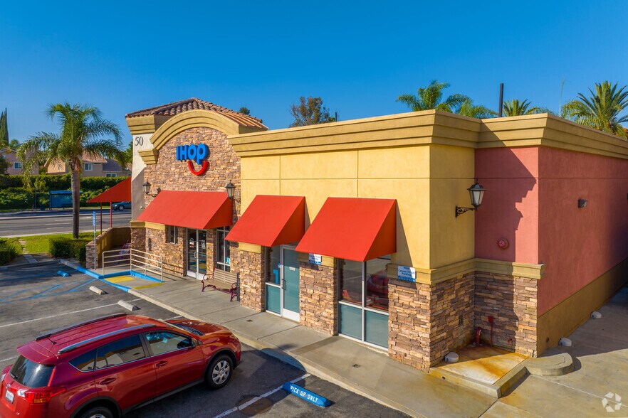 50 Rio Rancho Rd, Pomona, CA à vendre - Photo de l’immeuble – Image 2 sur 10