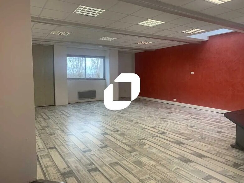 Bureau dans Chilly-Mazarin à louer - Photo de l’immeuble – Image 2 sur 5