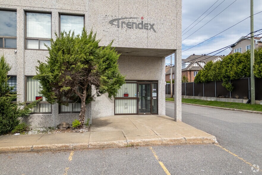 2367 Rue Guénette, Saint-Laurent, QC à vendre - Photo de l’immeuble – Image 2 sur 10