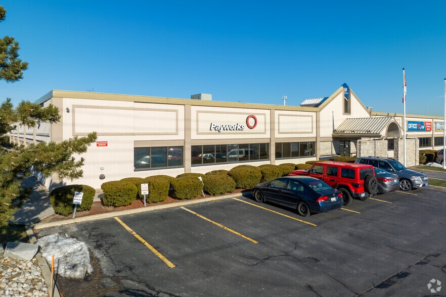 50 Ronson Dr, Toronto, ON à louer - Photo principale – Image 1 sur 6