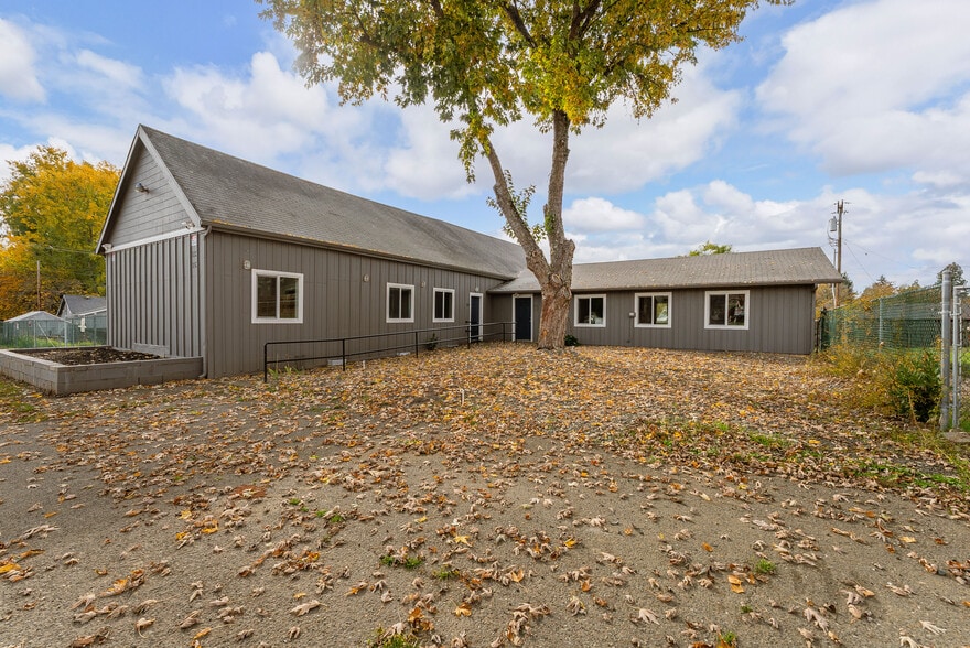 132 NE Rifle Range St, Roseburg, OR à vendre - Photo principale – Image 1 sur 58