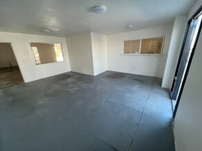 17615 Alder St, Hesperia, CA à louer Photo intérieure– Image 2 sur 10