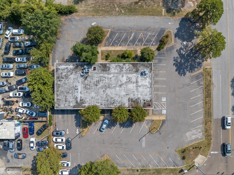 2015 E Brooks Rd, Memphis, TN à vendre - Photo de l’immeuble – Image 2 sur 4