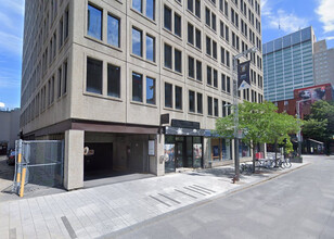 85-95 Rue Sainte-Catherine O, Montréal, QC à louer Photo de l’immeuble– Image 1 sur 3
