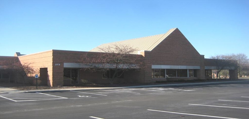 275 W Schrock Rd, Westerville, OH à louer - Photo de l’immeuble – Image 2 sur 3