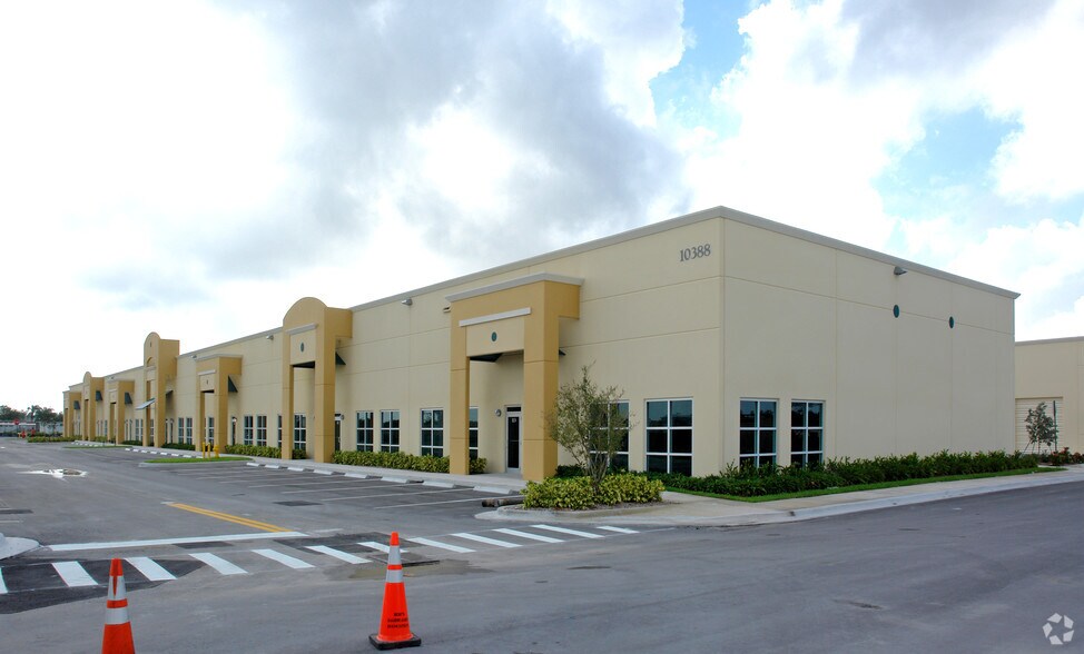 10388 State Road 84, Davie, FL à louer - Photo principale – Image 1 sur 85
