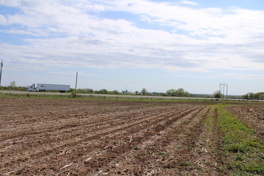 Sales Road, Van Dyne, WI à vendre - Photo de l’immeuble – Image 3 sur 7