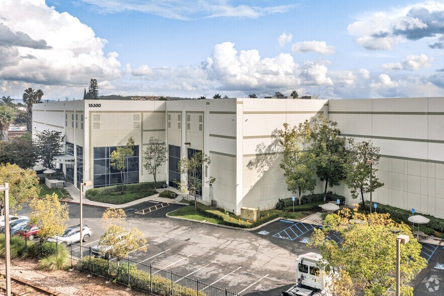 15300 Desman Rd, La Mirada, CA à louer - Photo principale – Image 1 sur 5