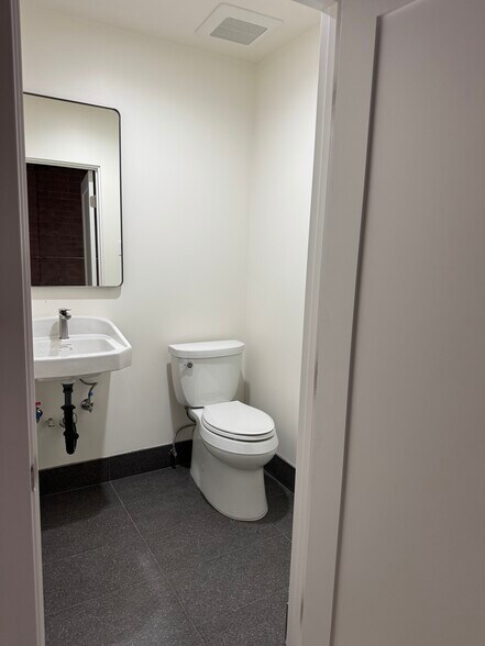 1726 N Ventura Ave, Ventura, CA à louer - Photo de l’immeuble – Image 3 sur 5