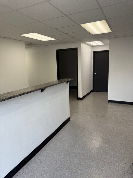 9011 Polaris Dr, Oklahoma City, OK à louer - Photo de l’immeuble – Image 3 sur 17