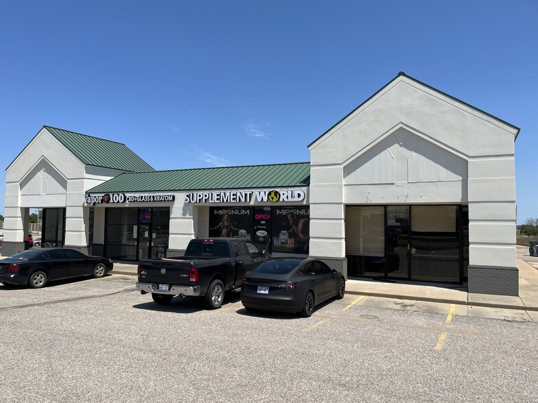 550 N Ridge Rd, Wichita, KS à louer - Photo de l’immeuble – Image 1 sur 4