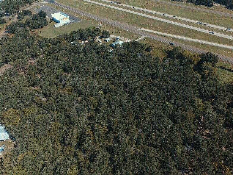 1159 Westward Ho, Navasota, TX à vendre - Photo de l’immeuble – Image 2 sur 5