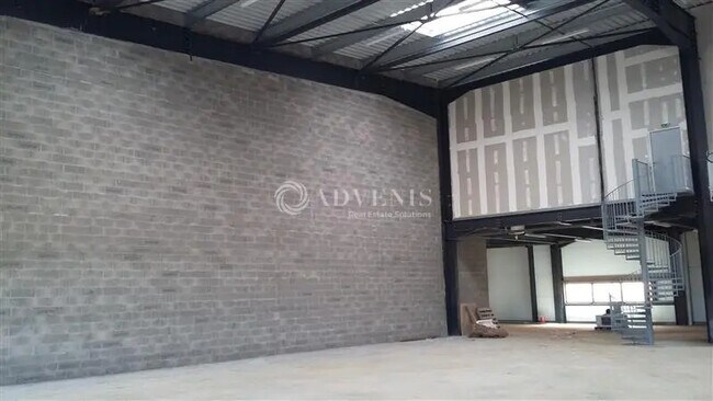 Plus de détails pour Local d'activités à louer