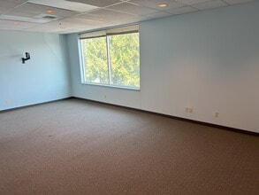 1011 SW Klickitat Way, Seattle, WA à louer Photo intérieure– Image 2 sur 2