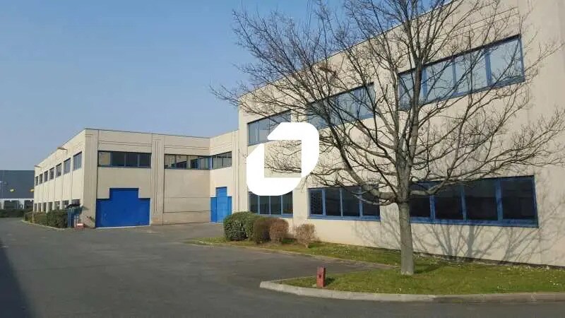 Local d’activités dans Villeneuve-la-Garenne à louer - Photo de l’immeuble – Image 1 sur 7