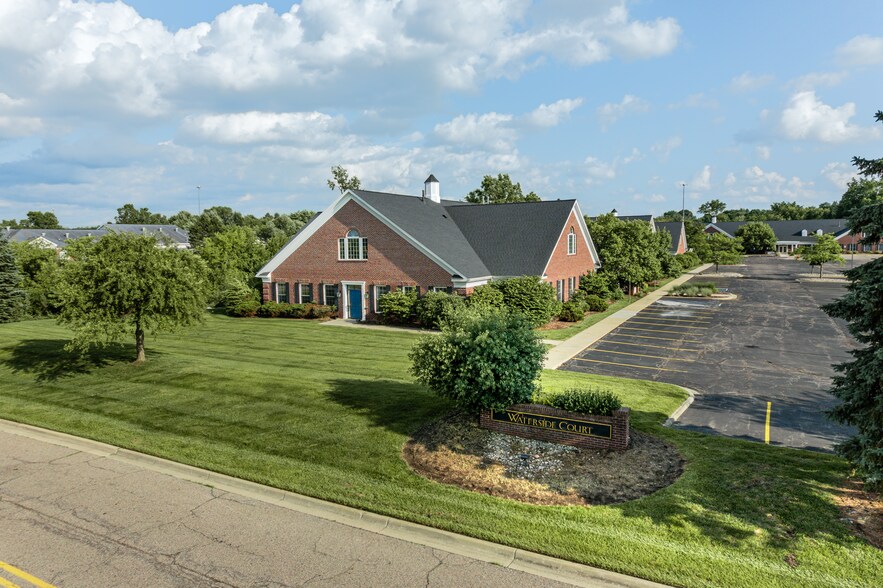 2365 Woodlake Dr, Okemos, MI à louer - Photo de l’immeuble – Image 3 sur 15