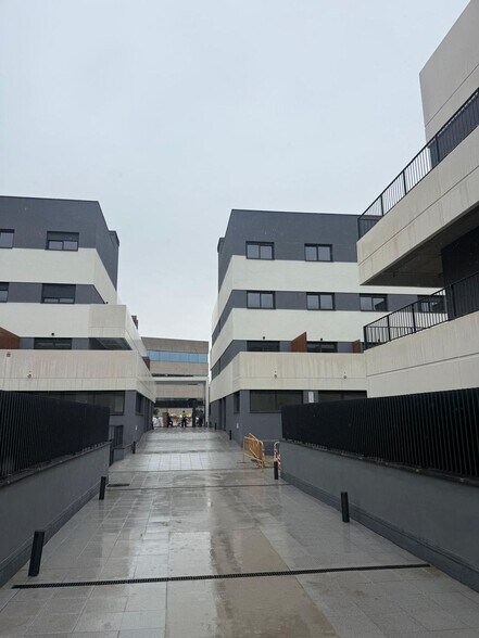 Calle de Fuerteventura, 5-9, San Sebastián de los Reyes, Madrid à louer - Photo de l’immeuble – Image 2 sur 11