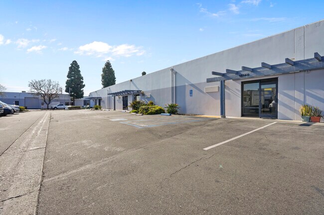 Plus de détails pour 15131-15151 Goldenwest Cir, Westminster, CA - Industriel/Logistique à louer