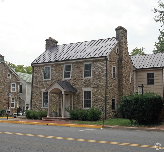 111 E Washington St, Middleburg, VA à vendre - Photo de l’immeuble – Image 2 sur 13