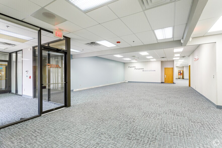 31572 Industrial Rd, Livonia, MI à louer - Photo intérieure – Image 3 sur 39