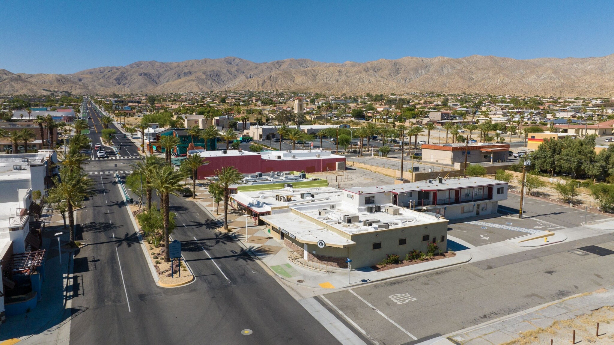 12106 Palm Dr, Desert Hot Springs, CA à louer Aérien– Image 1 sur 58