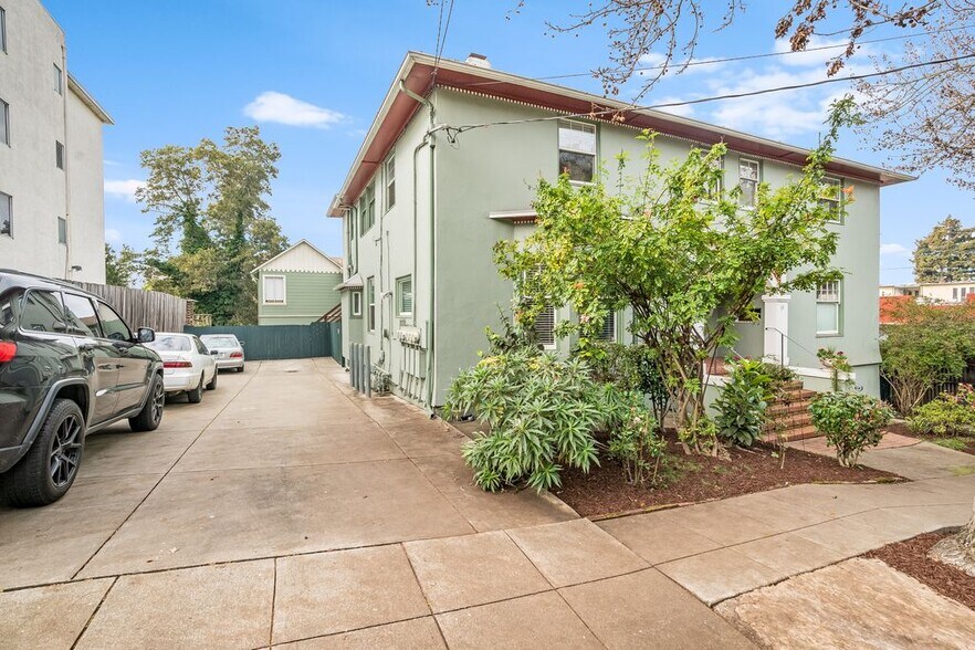 95 Moss Ave, Oakland, CA à vendre - Photo de l’immeuble – Image 3 sur 20