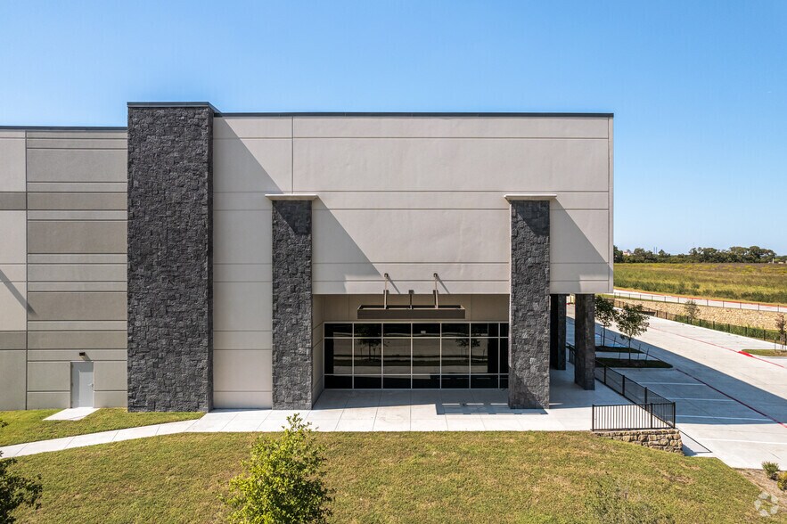 350 Cypress Hill Dr, McKinney, TX à louer - Photo de l’immeuble – Image 2 sur 8