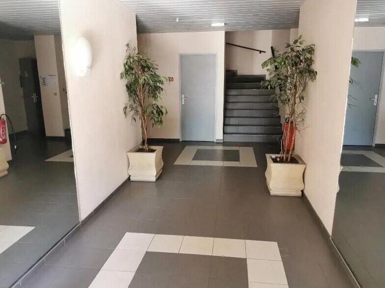 Bureau dans Aix-en-Provence à louer - Hall d’entrée – Image 3 sur 15
