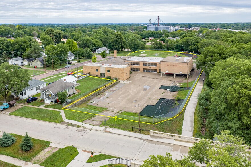 613 Mulberry St, Yankton, SD à vendre - Photo de l’immeuble – Image 1 sur 25