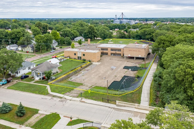 Plus de détails pour 613 Mulberry St, Yankton, SD - Spécialisé aux enchères