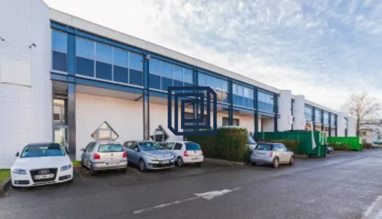 Industriel/Logistique dans Élancourt à louer - Photo de l’immeuble – Image 2 sur 4