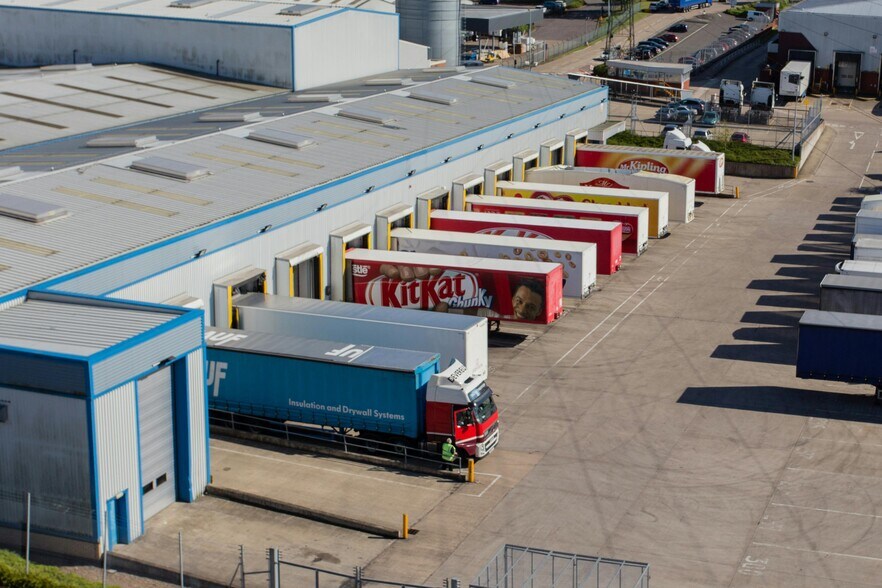 Cosford Ln, Rugby à louer - Photo de l’immeuble – Image 3 sur 5