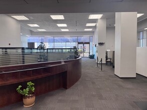 16255 Ventura Blvd, Encino, CA à louer Photo intérieure– Image 1 sur 2