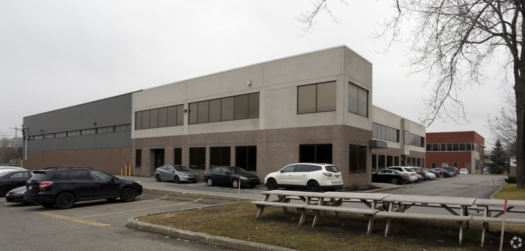 274-278 Av Labrosse, Pointe-claire, QC à louer Photo principale– Image 1 sur 12