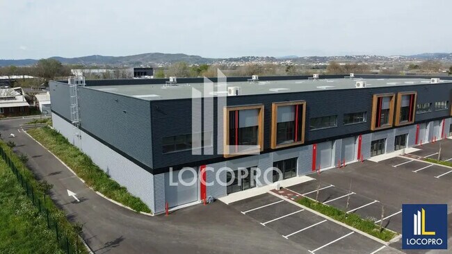 Plus de détails pour Local d'activités à louer