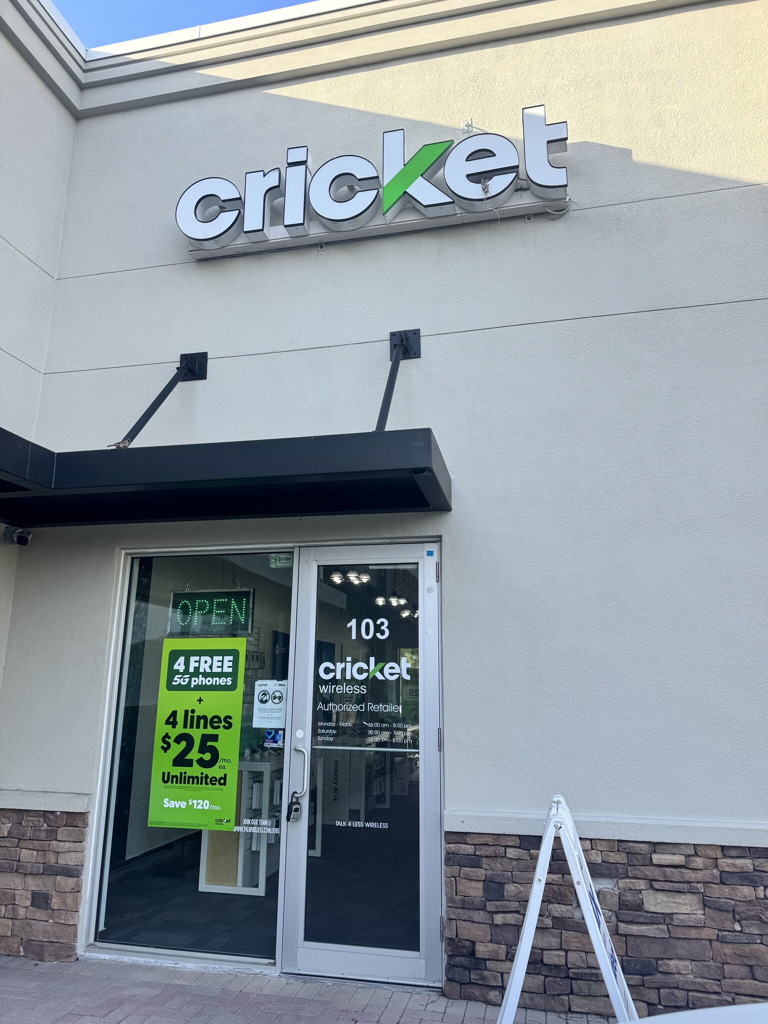 645-710 W Hallandale Beach Blvd, Hallandale, FL à louer Photo de l’immeuble– Image 1 sur 5