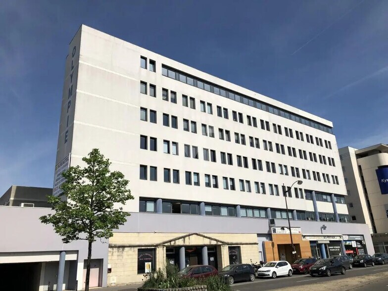 Bureau dans Viry-Châtillon à louer - Photo de l’immeuble – Image 2 sur 17
