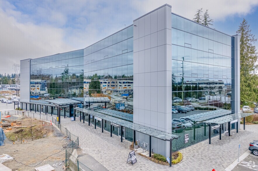 15350 Croydon Dr, Surrey, BC à louer - Photo principale – Image 1 sur 9