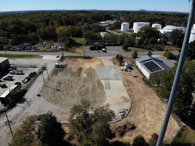 6714 Freedom Dr, Charlotte, NC à louer - Photo de l’immeuble – Image 3 sur 3