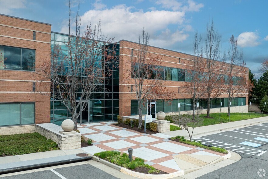 14101B Newbrook Dr, Chantilly, VA à vendre - Photo principale – Image 1 sur 5