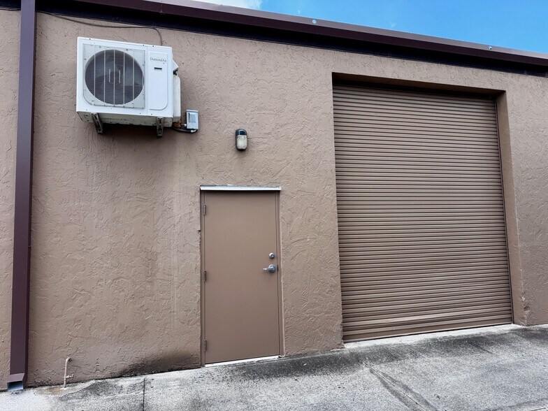 279-299 Interstate Ct, Sarasota, FL à louer - Photo de l’immeuble – Image 3 sur 5