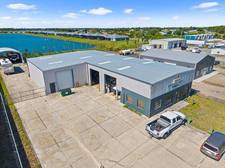 2640 Avenue of the Americas St, Englewood, FL à vendre - Photo de l’immeuble – Image 3 sur 32