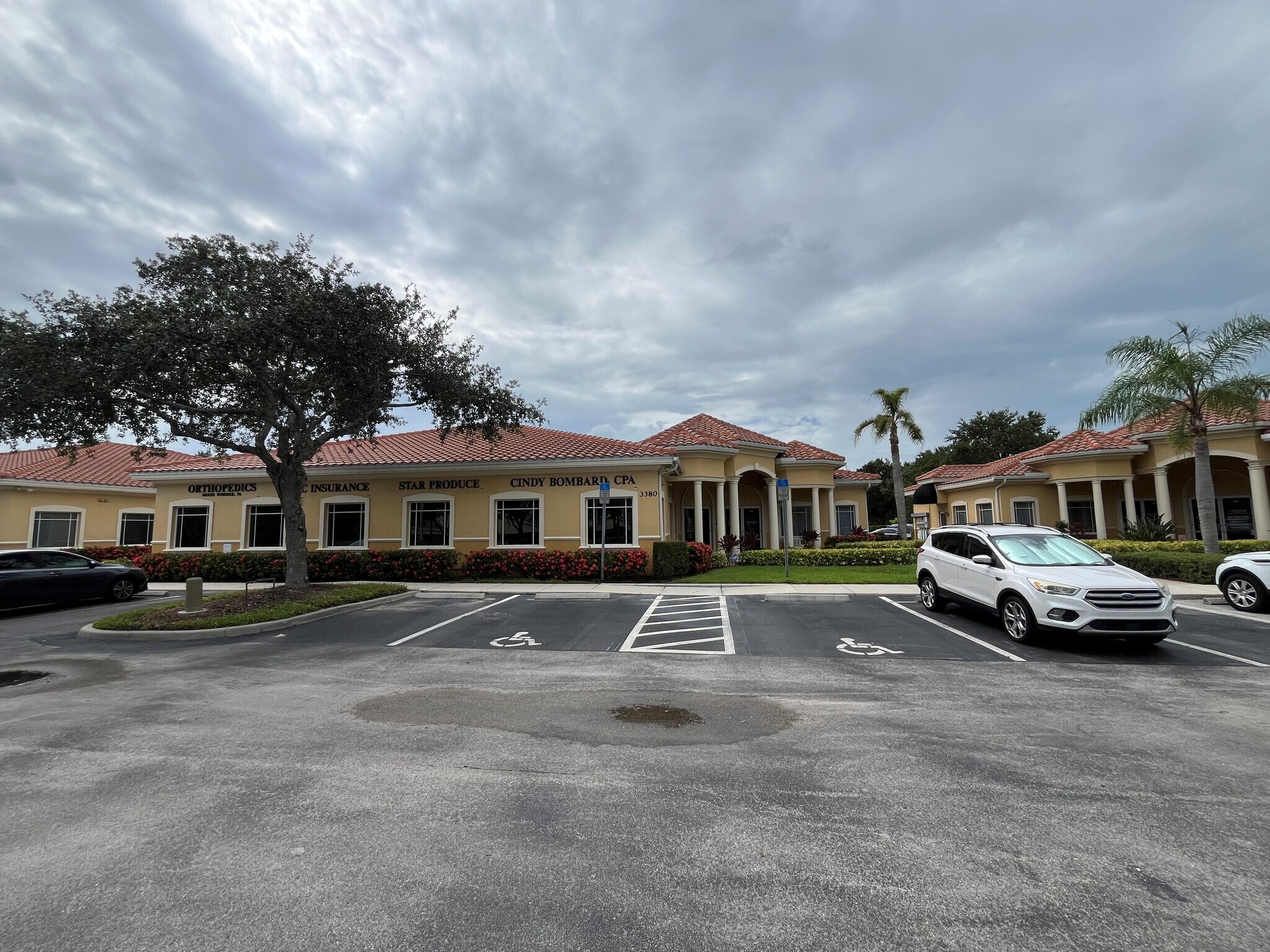 3380 Woods Edge Cir, Bonita Springs, FL à louer Photo de l’immeuble– Image 1 sur 4