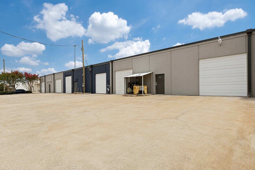 417 N Interurban St, Richardson, TX à vendre - Photo de l’immeuble – Image 2 sur 8