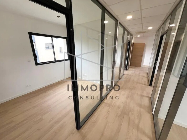 Bureau dans Bois-Guillaume à louer - Photo intérieure – Image 3 sur 6