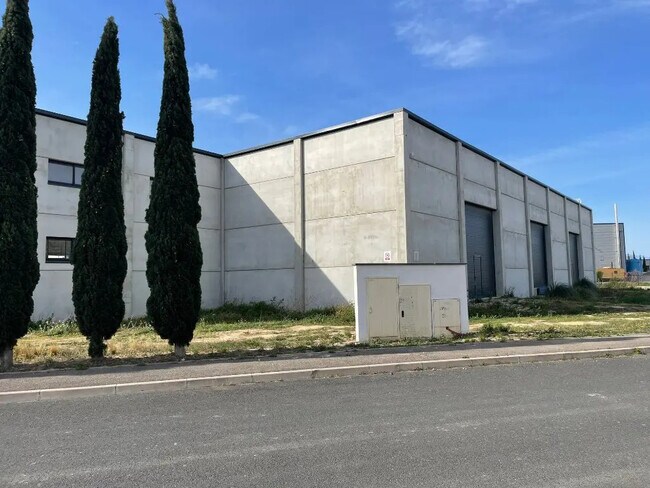 Plus de détails pour Local d’activités à vendre
