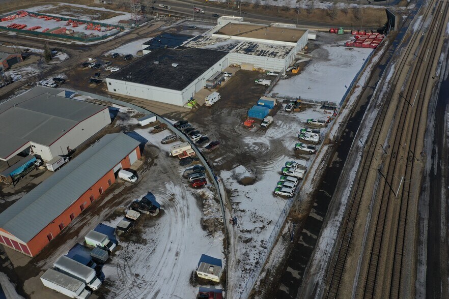 12321 Mount Lawn Rd NW, Edmonton, AB à louer - Photo de l’immeuble – Image 3 sur 4