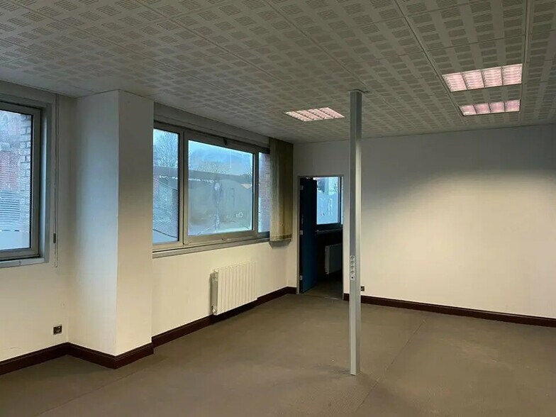 Local d'activités dans Calais à vendre - Photo intérieure – Image 2 sur 3